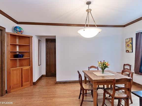 3rd image of 842 S Wesley Ave APT 1