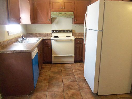 3rd image of 154 Park Cir #B