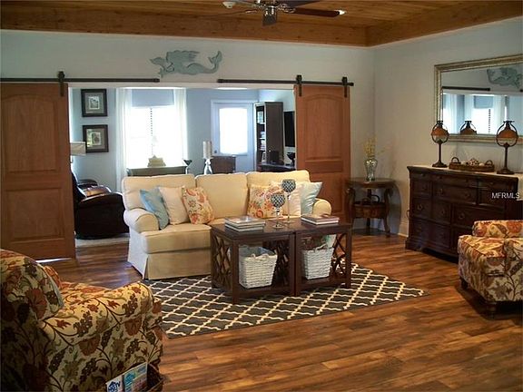 2nd image of 2 Grenewood Ln