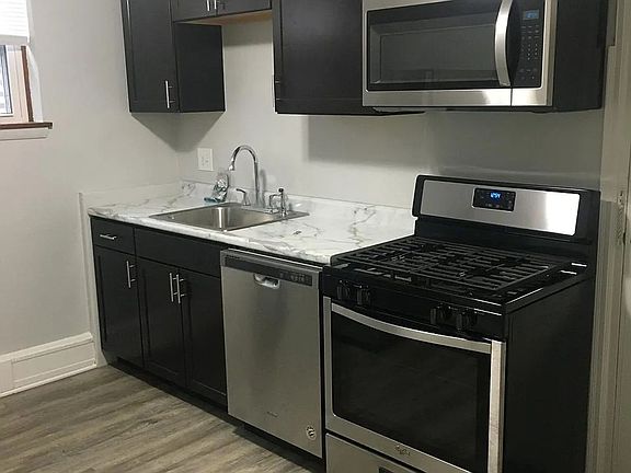 3rd image of 900 W 25th St APT 1