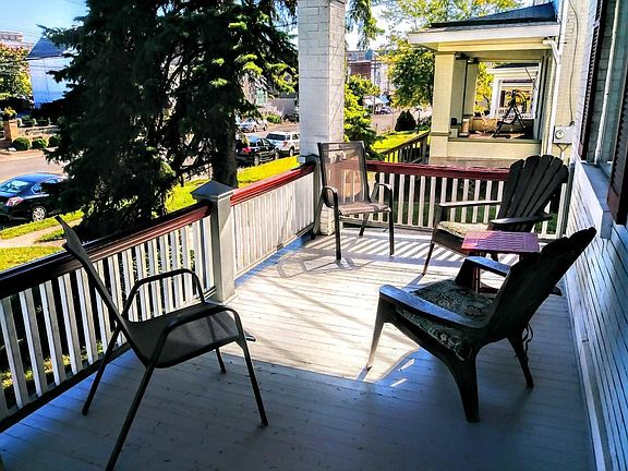 You can see Arthur's & The Echo restarunts from the porch!