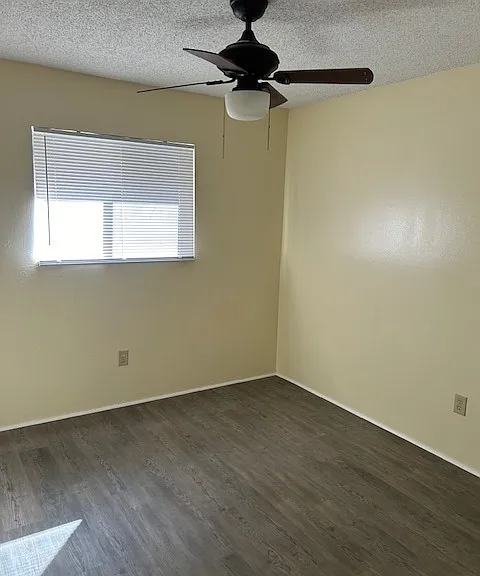 423 E Rosewood Ln — Photo 8