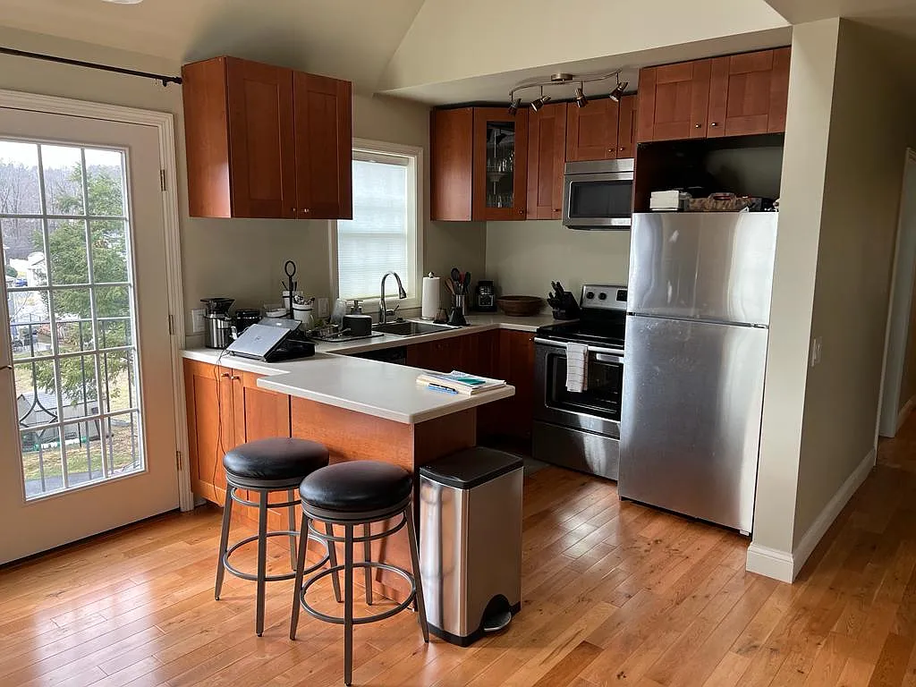2 bed, 1100 sqft, $2,500 — Photo 2