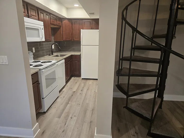 1287B Lake Shore Dr #214 — Photo 4