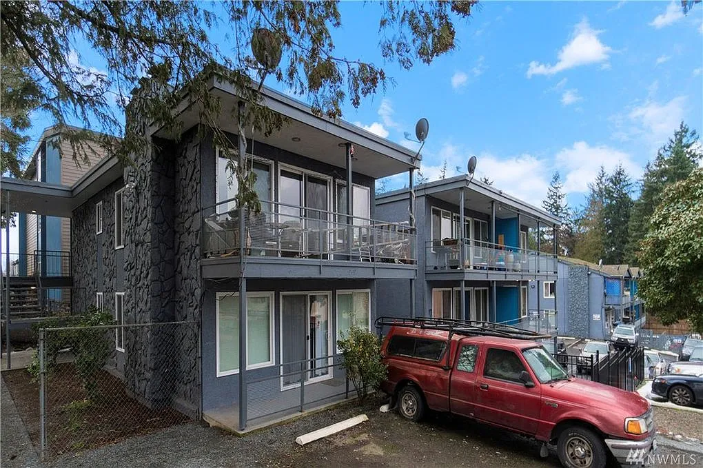 2 bed, 930 sqft, $1,800 — Photo 2