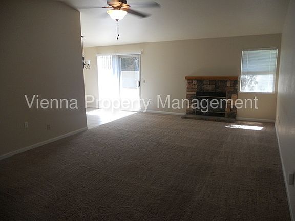 3rd image of 556 Oakborough Ave