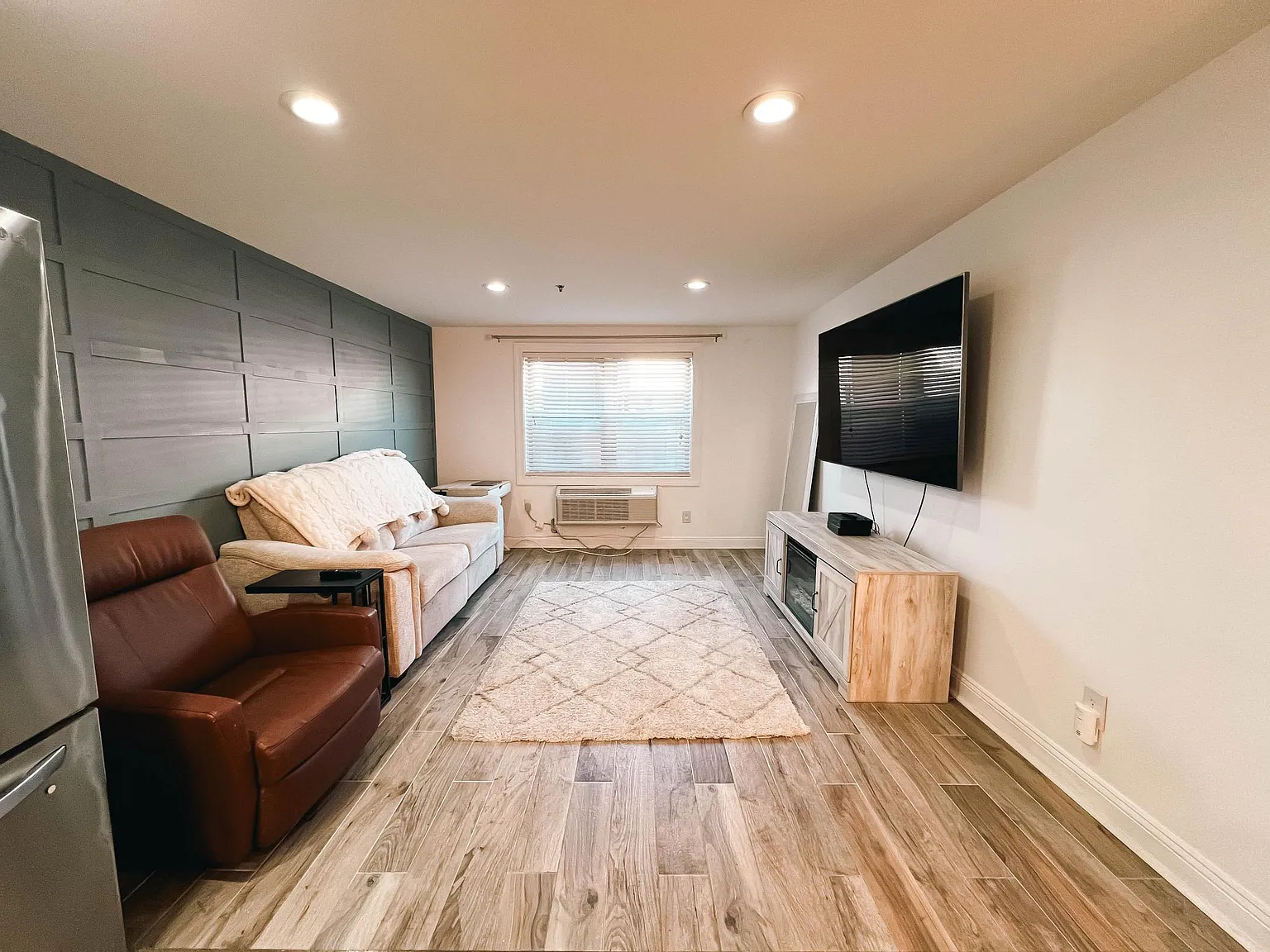 1 bed, 700 sqft, $2,300 — Photo 2