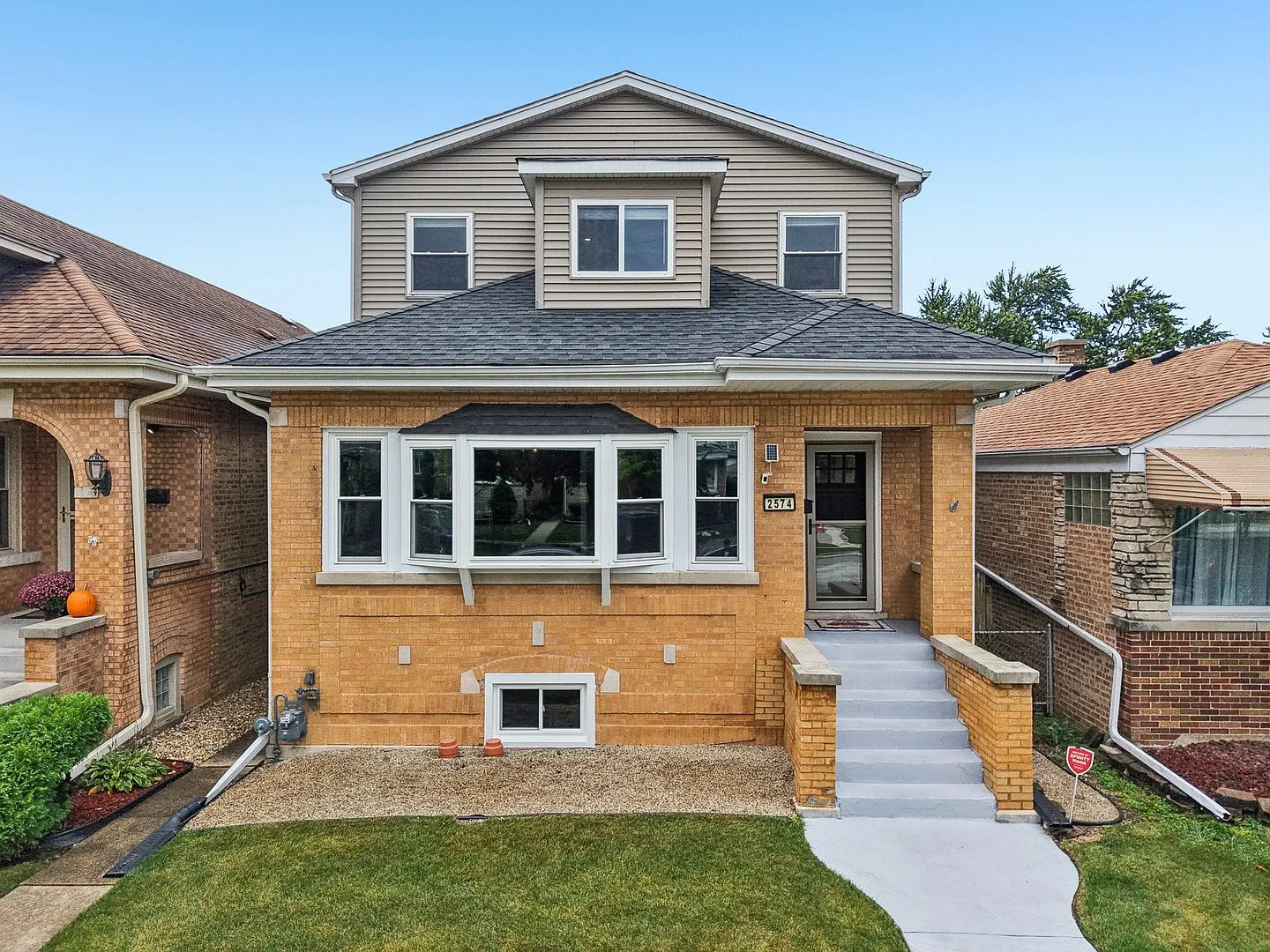 2574 Clarke St photo 1