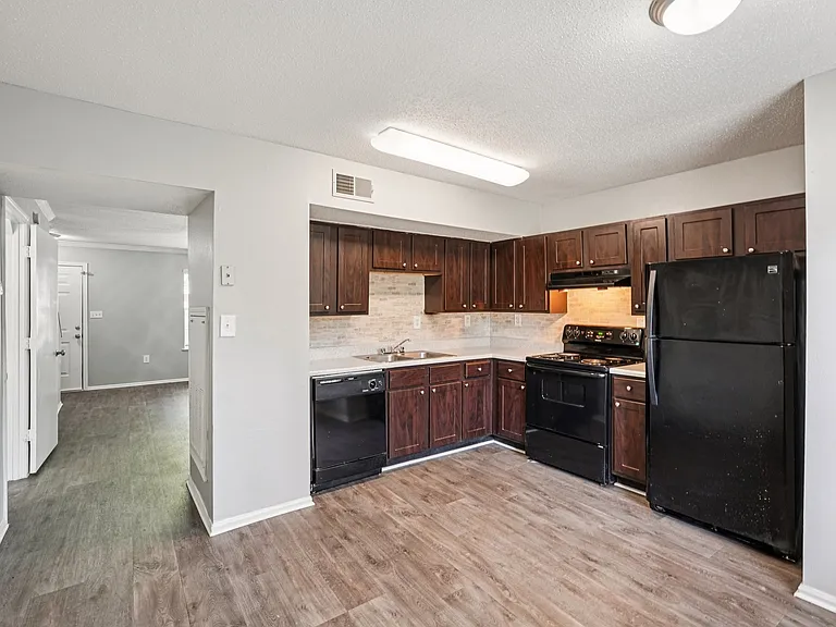 Pointe South Townhomes — Photo 16