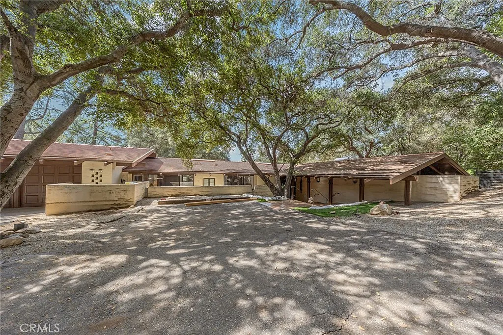 6 bed, 6.5 bath, 4556 sqft, $13,800 — Photo 2