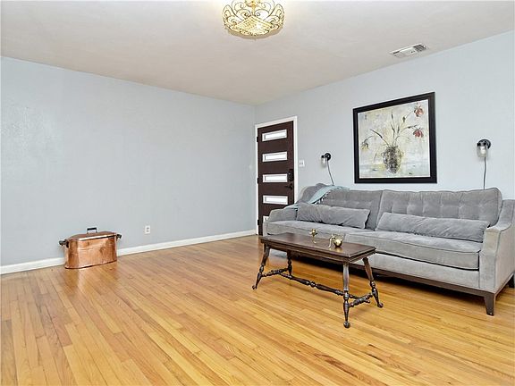 5th image of 11901 N Oaks Dr