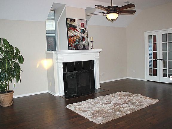 5th image of 4602 Connies Court Ln