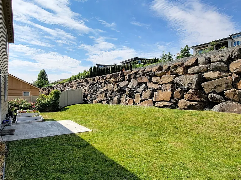 533 Jordan Ln — Photo 17