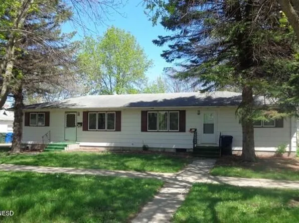 613-615 1st Ave SE, Watertown, SD 57201