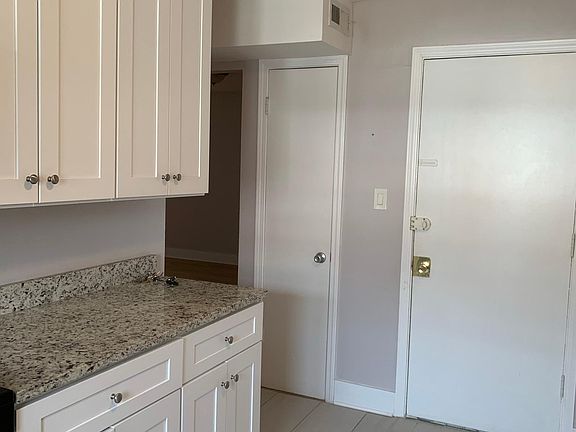 2nd image of 6140 N Richmond St #2W
