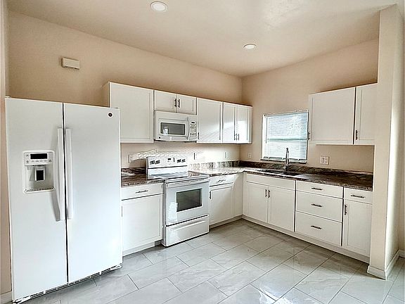 3rd image of 12343 1st St