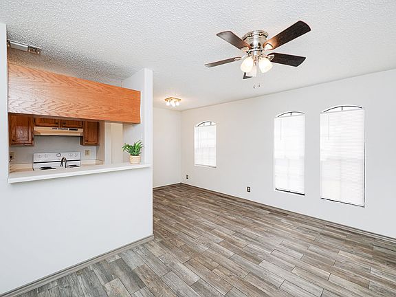 4th image of 104 Belaire Dr #102