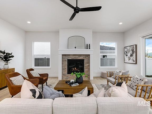 5th image of 2901 E Mardia St