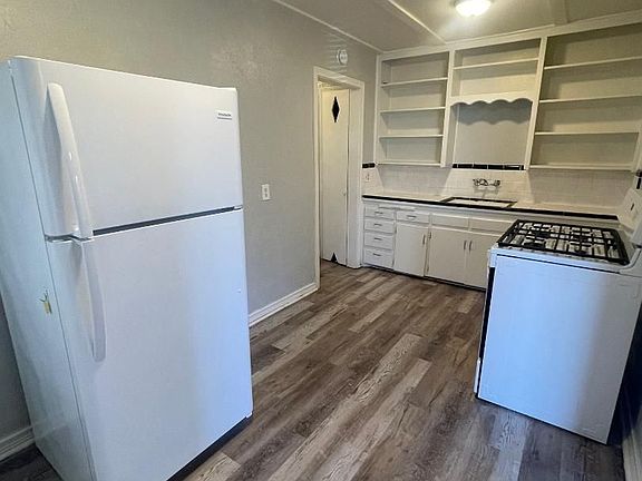 4th image of 1121 Arkansas St