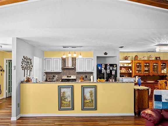 3rd image of 16422 NE 10th St