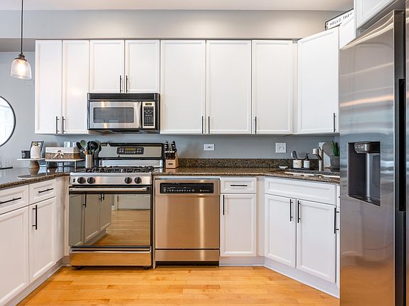 4th image of 3125 N Clifton Ave #2
