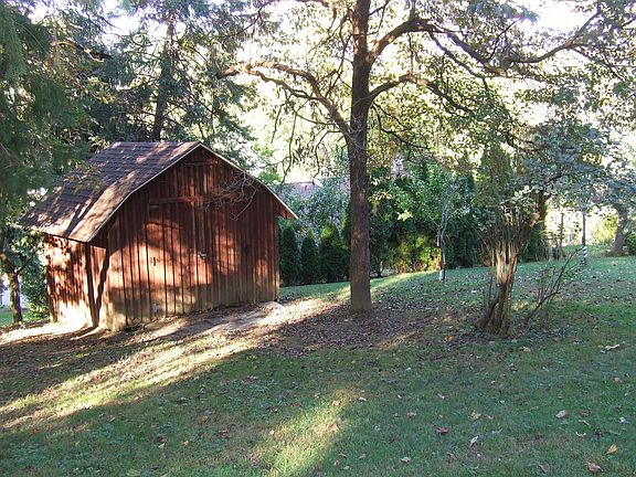 shed in yard