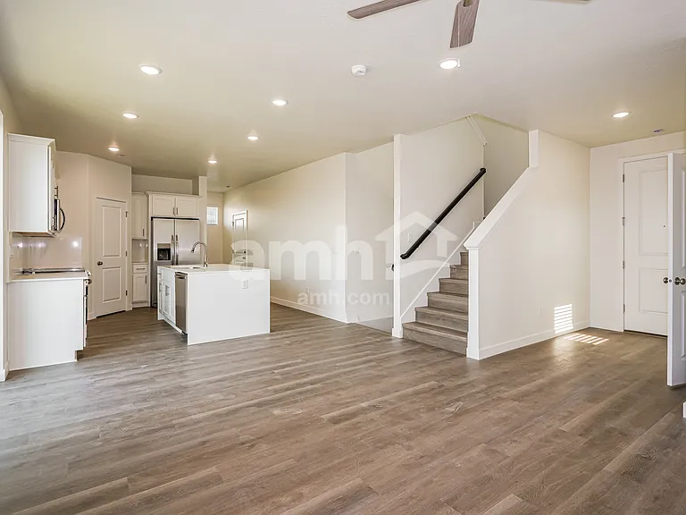 1432 W Mahogany St — Photo 5