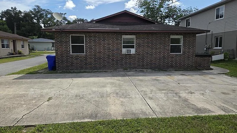 522 Pinewood Ave