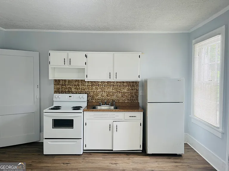 504 Broad St #7 — Photo 8