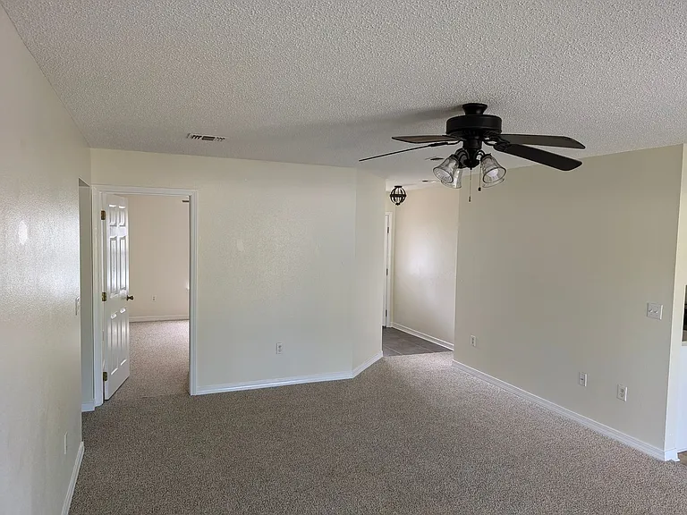 223 Tiffot Ct — Photo 5