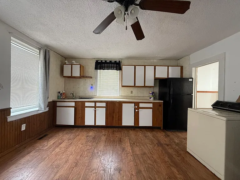 977 Riverside Dr #B — Photo 3