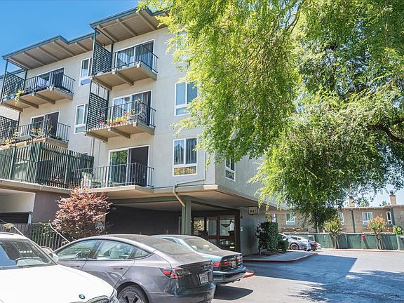 4th image of 847 N Humboldt St APT 203