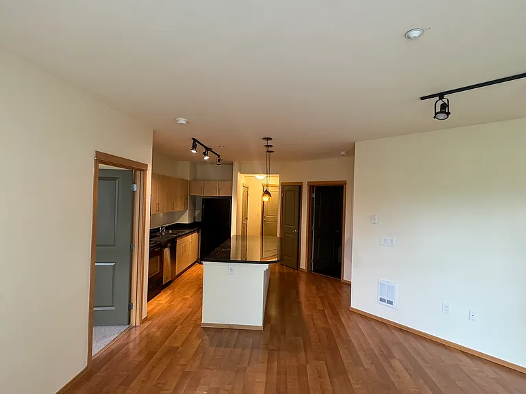 1130 Lake Washington Blvd N — Photo 3