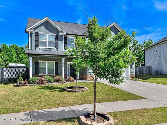 3rd image of 732 Courtland Lane