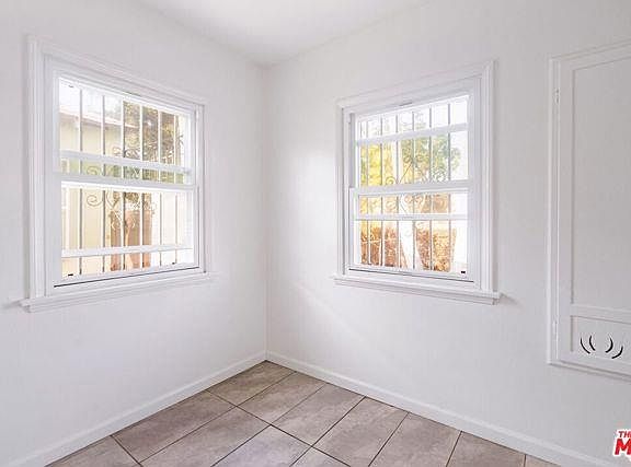 5th image of 322 E 99th St
