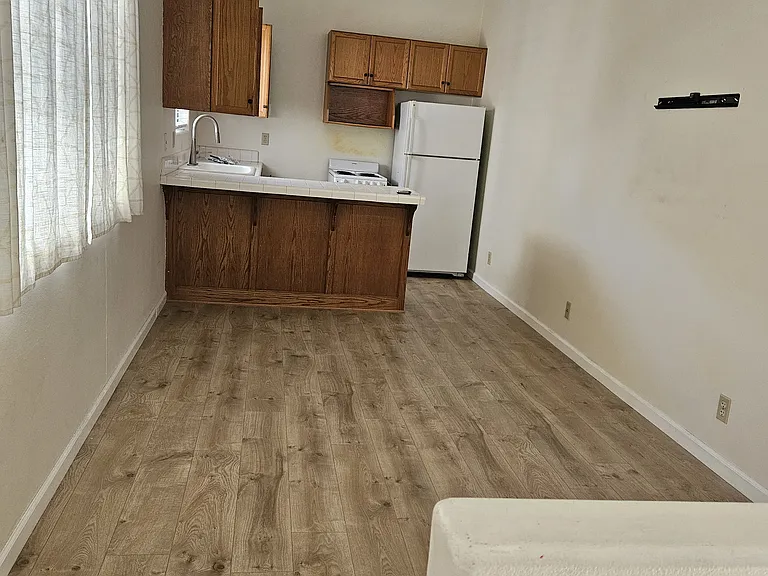 434 East Ave #4 — Photo 1