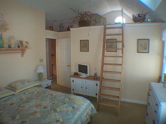5th image of 111 School St APT 3
