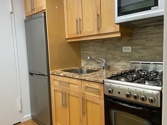3rd image of 347 W 57th St #5