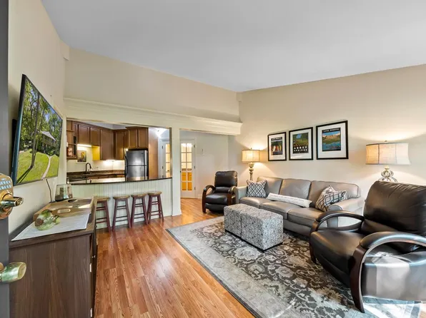 403 Deerpath WEST West #F, Fontana, WI 53125