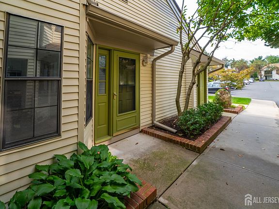 2nd image of 709 Sunshine Ct