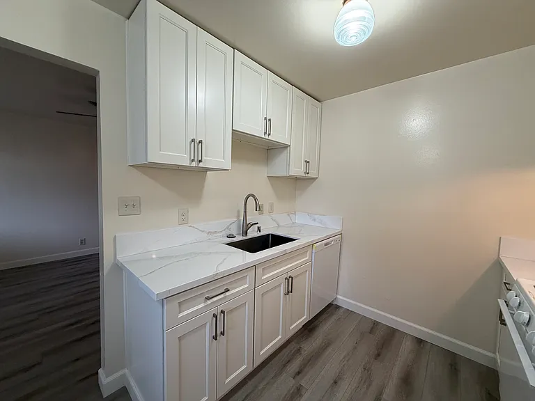 113 Cedar St #4 — Photo 7