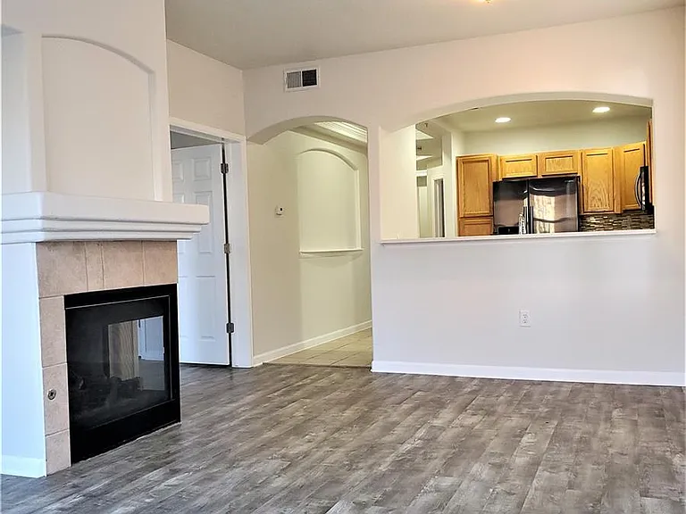 1747 N Pearl St #201 — Photo 10