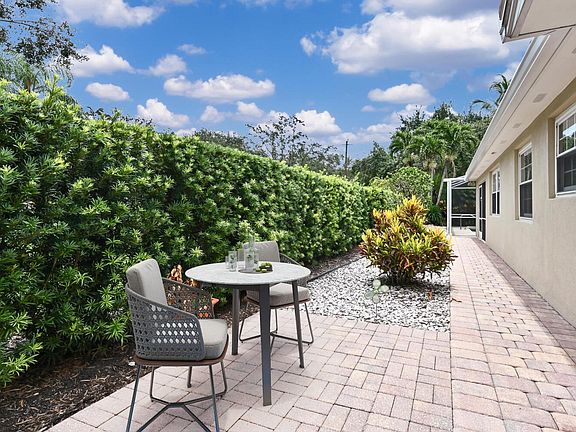 4th image of 3227 Barbados Ln