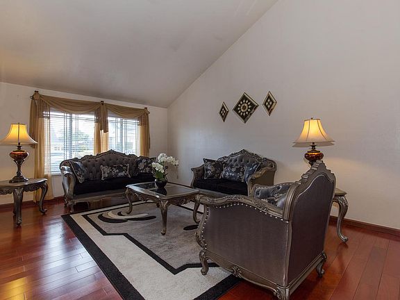 3rd image of 2034 Fairmont Dr