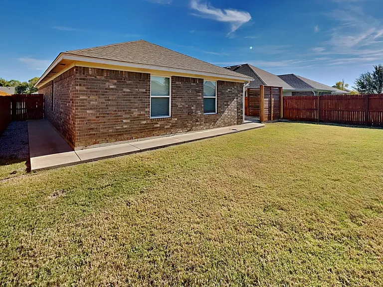 457 Compass Dr — Photo 24