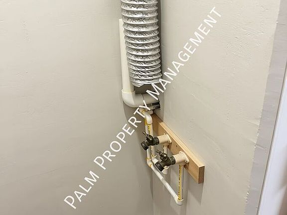 5th image of 4419 Caroline Dr APT D