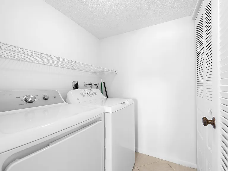 105 Lake Emerald Dr #706 — Photo 14
