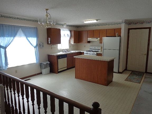 3rd image of 11020 Bare Dr