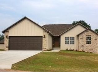 111 Point Dr, Branson, MO 65616