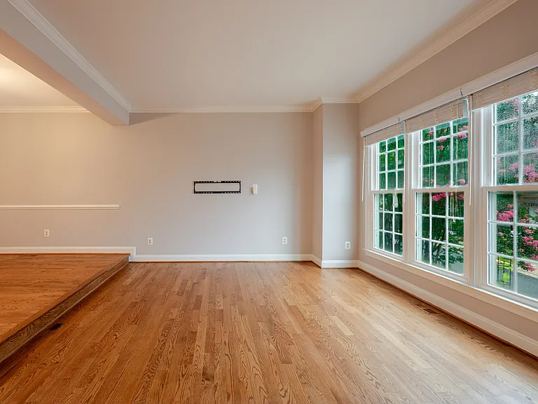 2714 Earls Ct — Photo 2